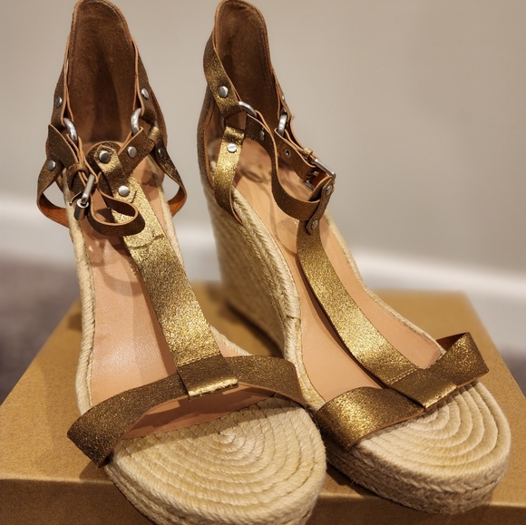 VC by Vince Camuto metallic platform shoes - Picture 15 of 15